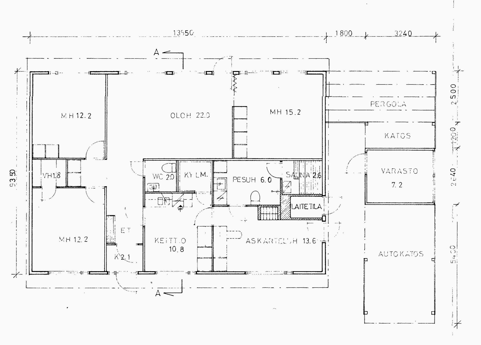 Pohjakuvasta poiketen pergolan tilalla on talli