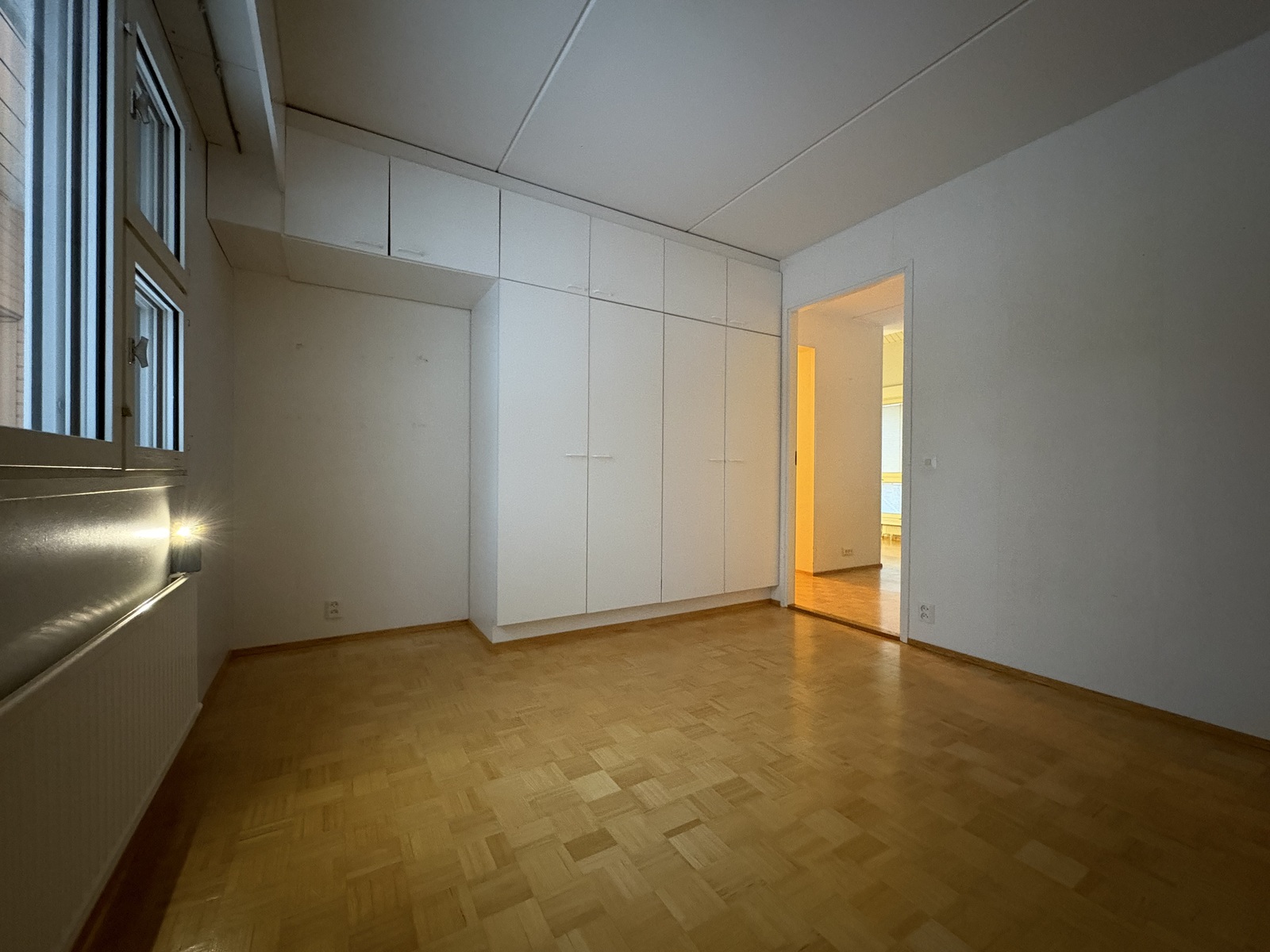 Alakerran makuuhuone