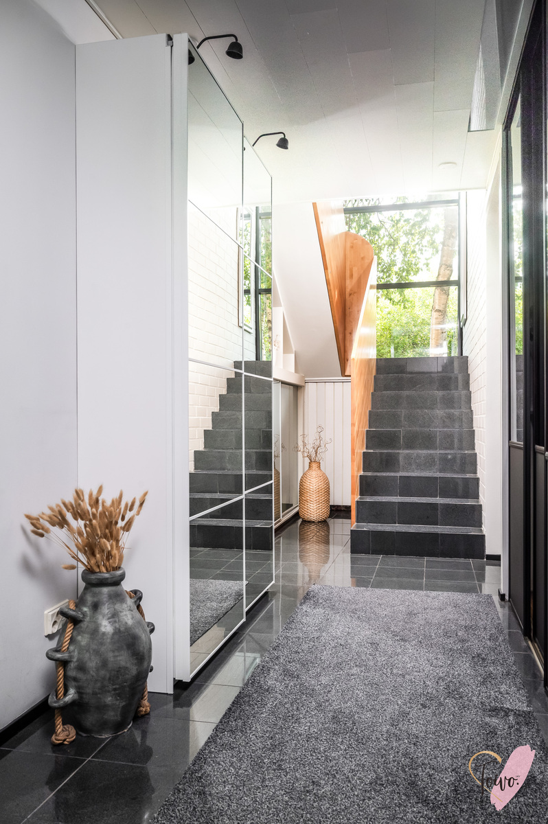 Eteisessä on säilytystilaa ulkovaatteille