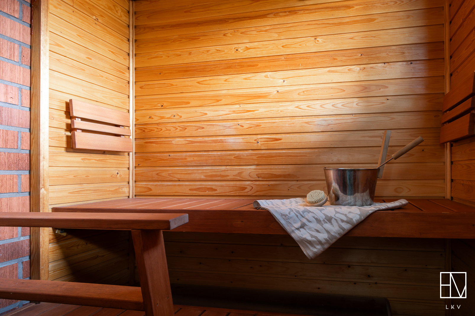 Sauna puukiukaan löylyt odottavat tulevaa asukasta