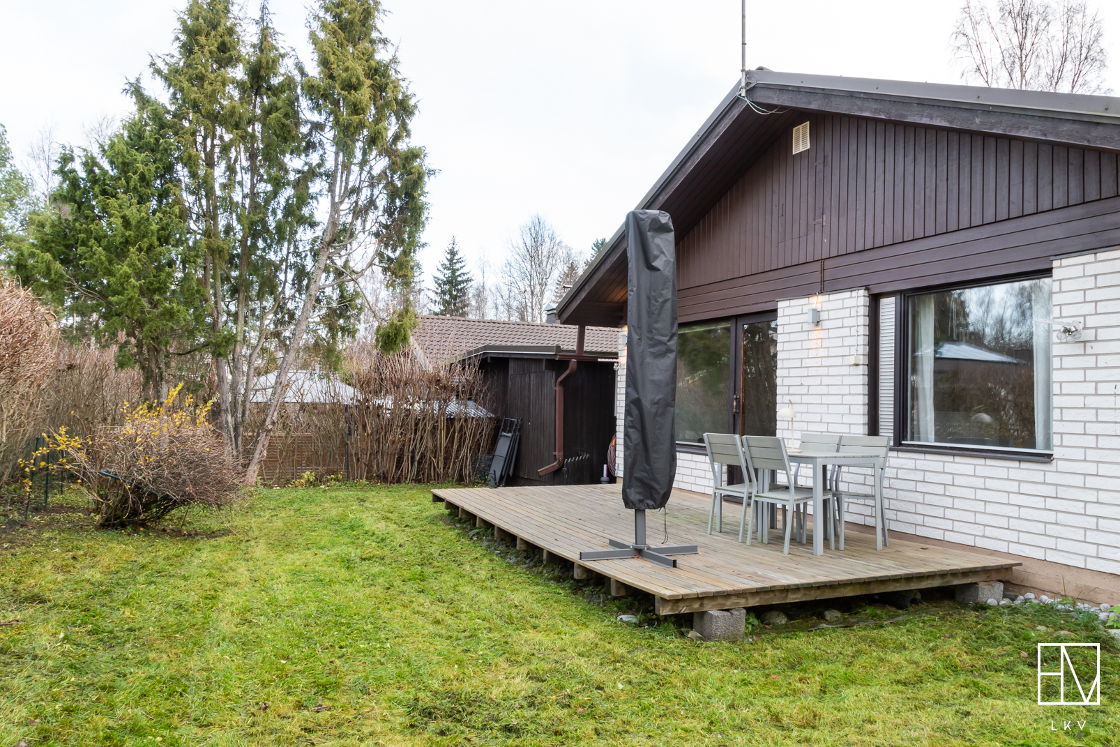 Iso piha terasseineen