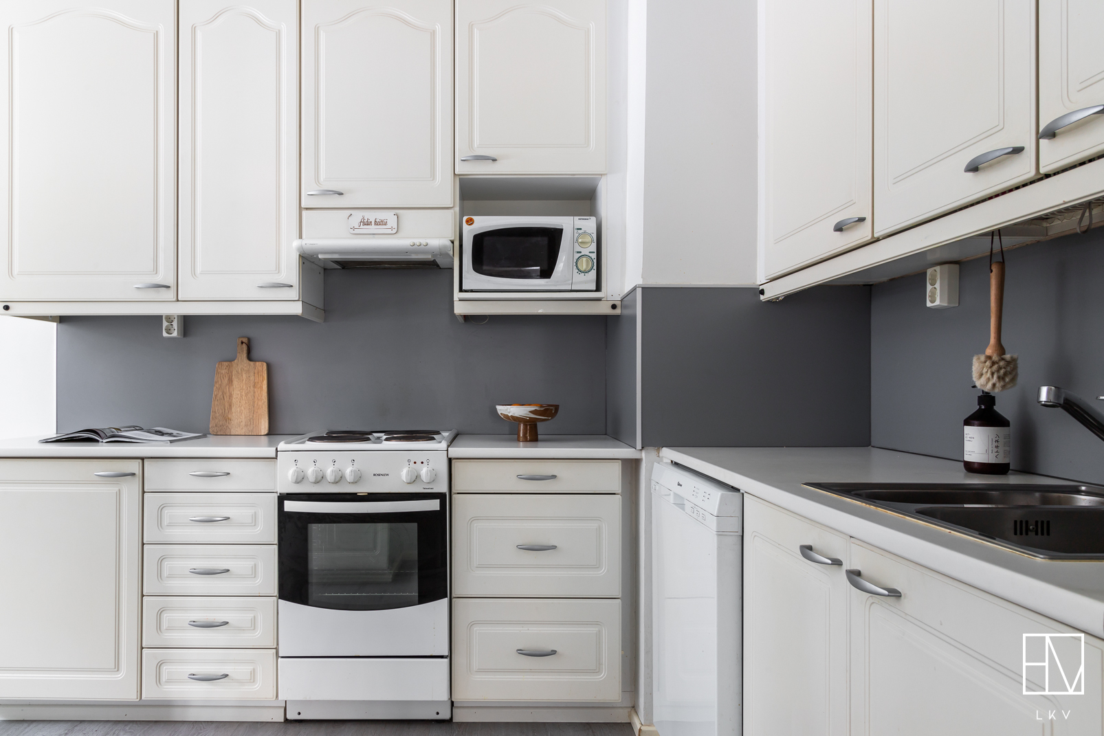 Hyvin kaappi- ja laskutilaa