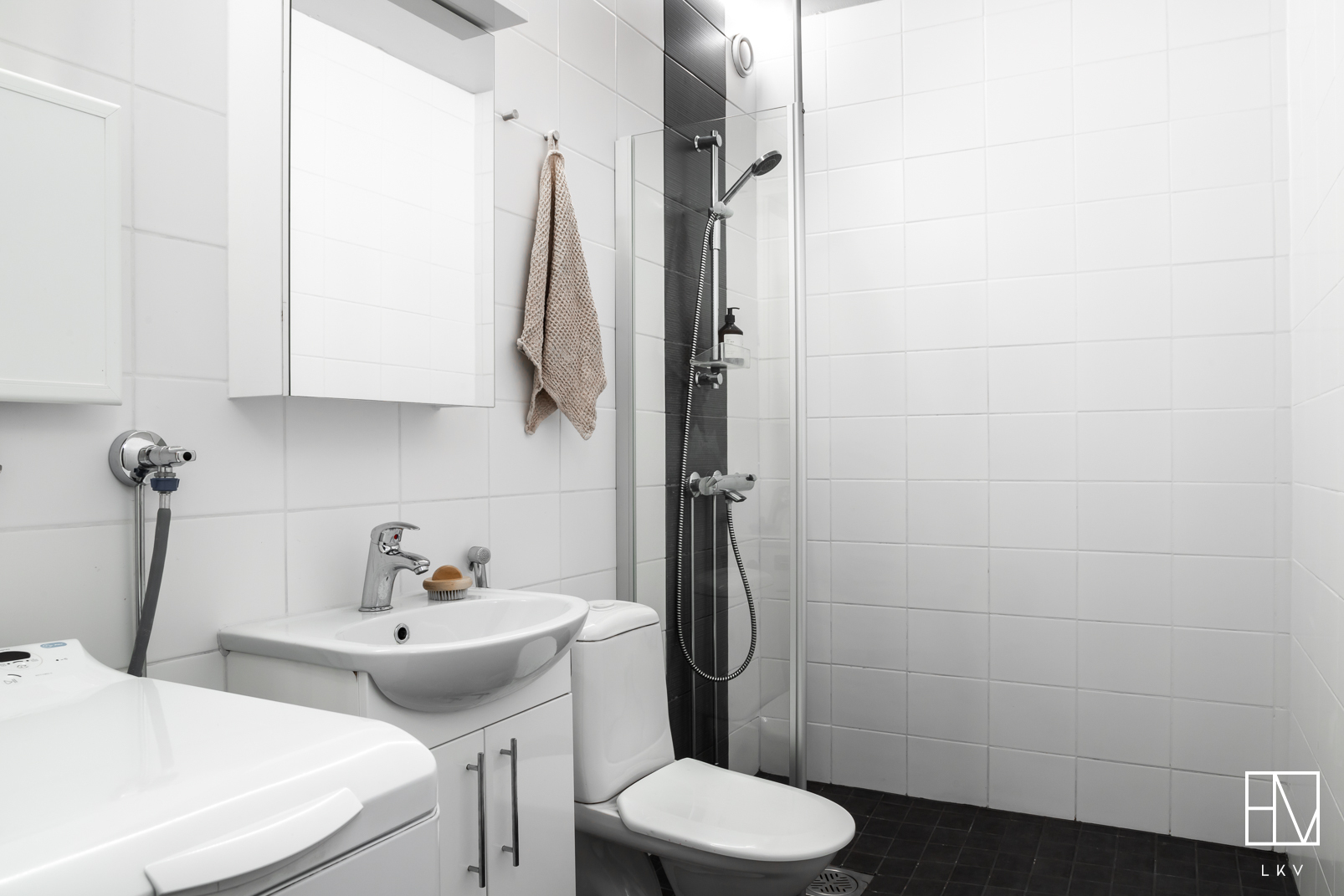 Muutama vuosi sitten remontoitu kylpyhuone