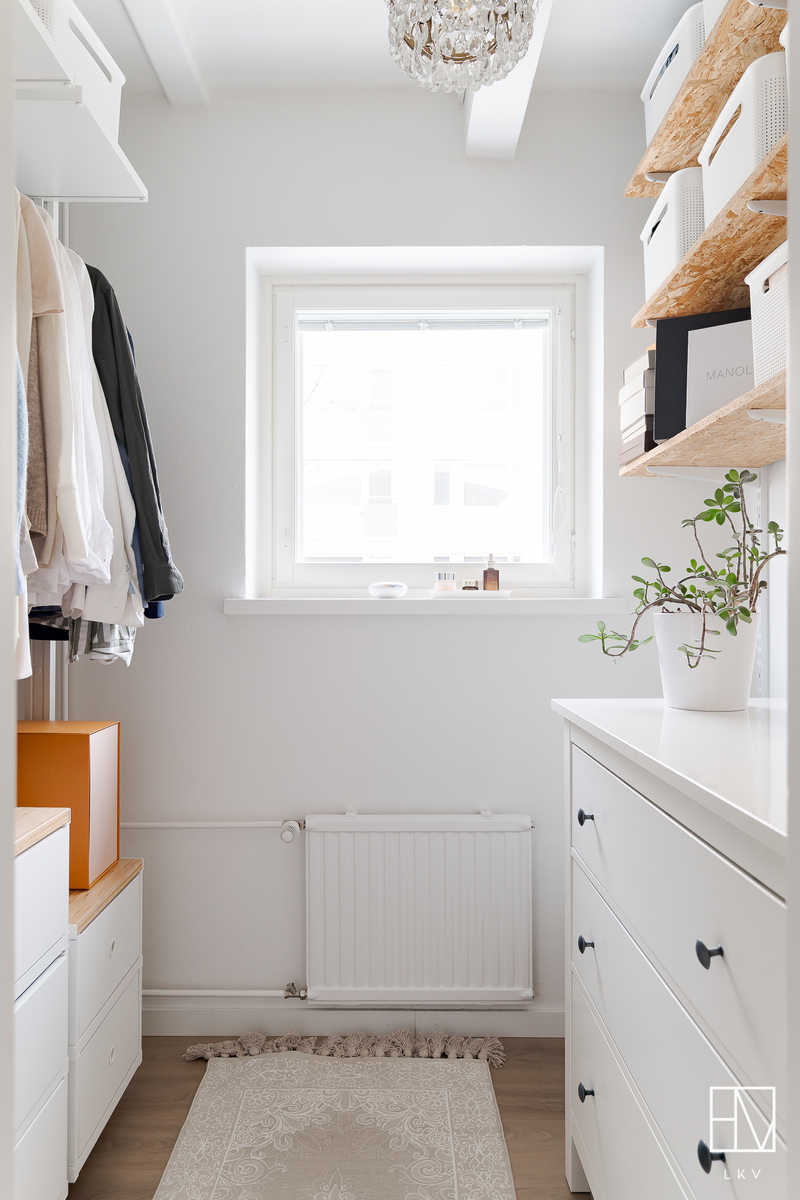 Ikkunallinen vaatehuone