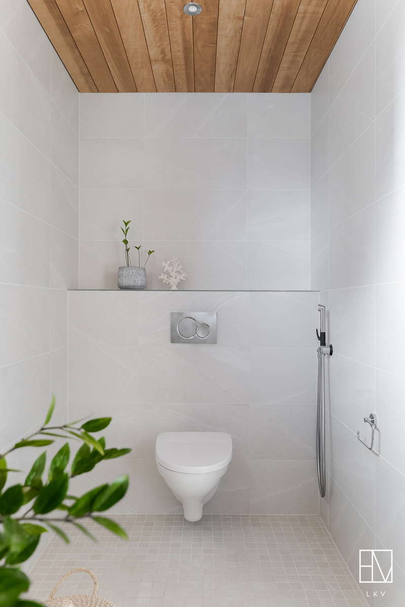 Toinen wc saunatilojen yhteydessä