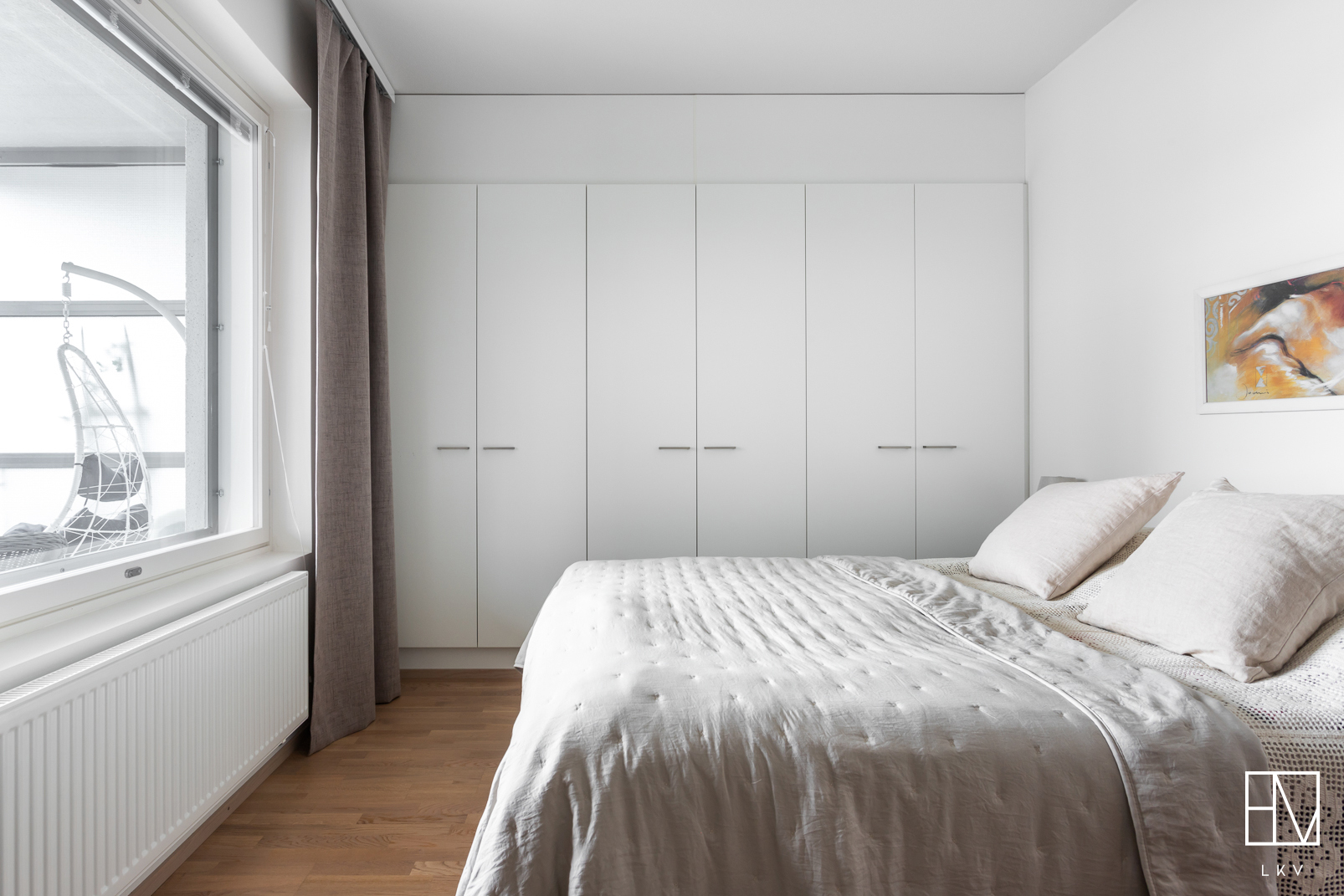 Makuuhuoneessa hyvin kaappitilaa