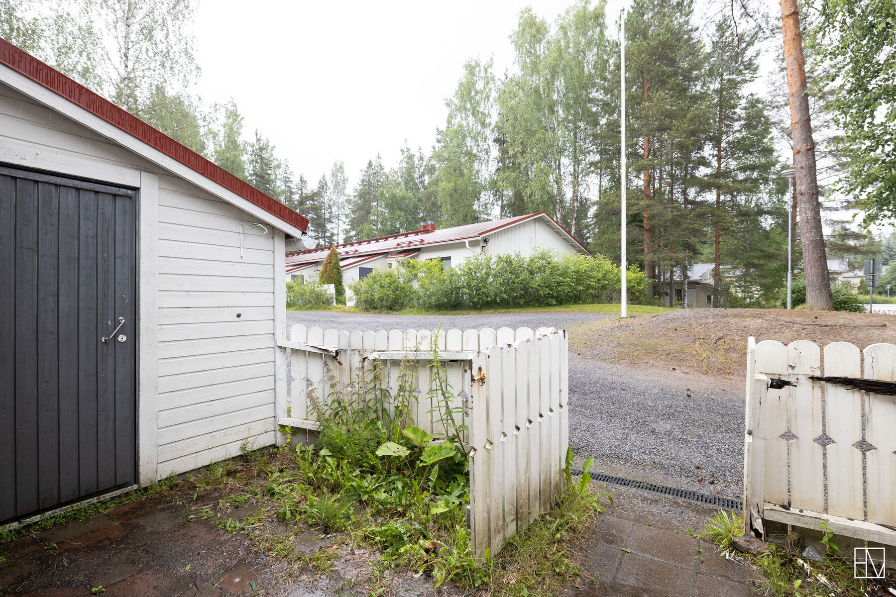 Huoneiston edessä kylmä varasto