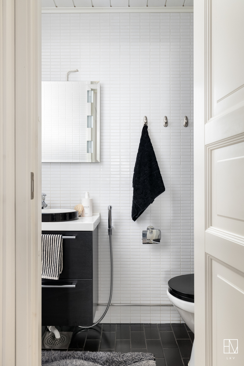 1. kerroksen erillinen wc
