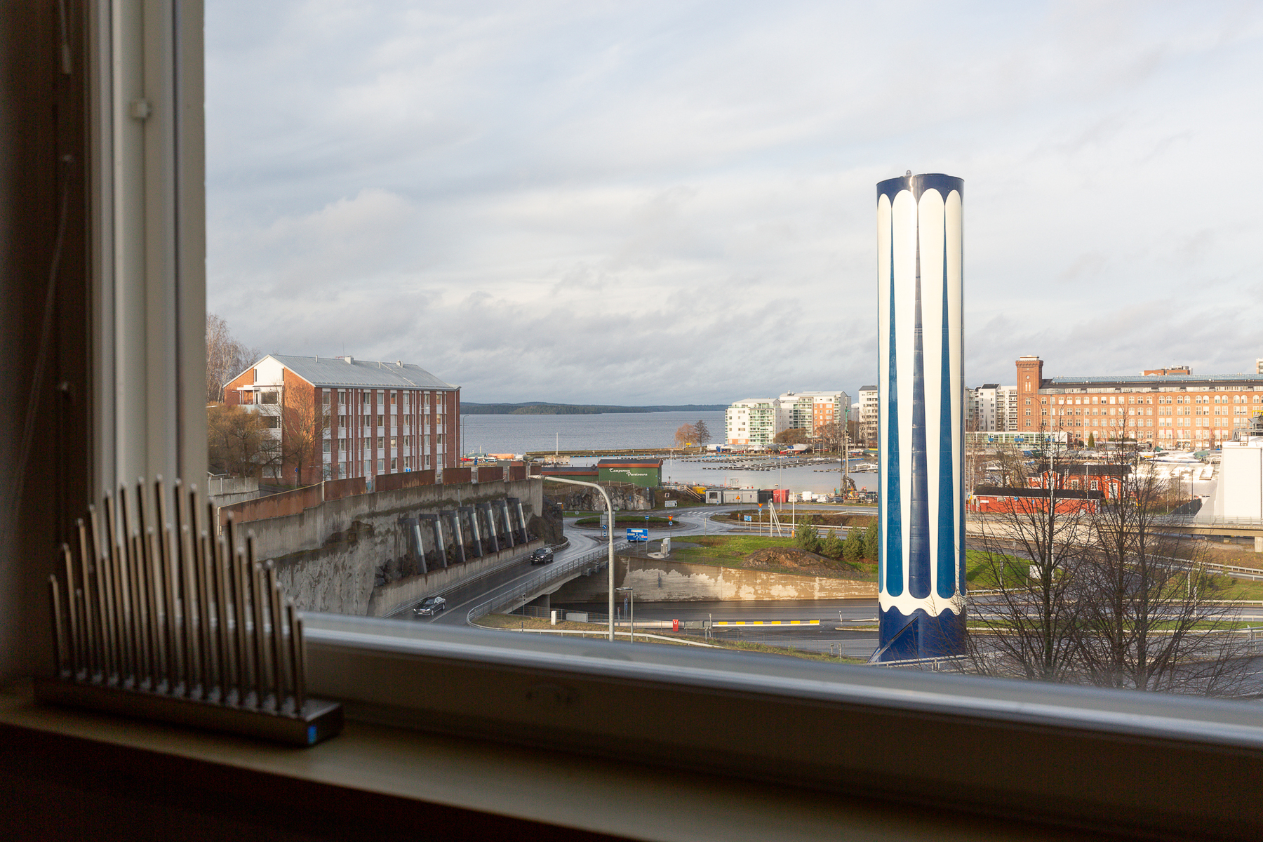 Näkymä keittiön ikkunasta kohti Näsijärveä