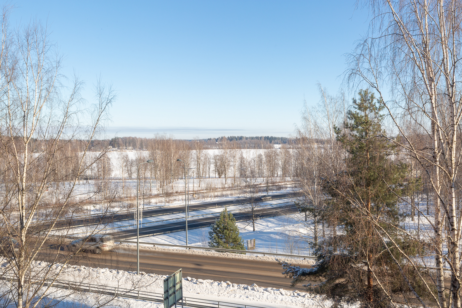 Näkymä makuuhuoneiden ikkunasta kohti Keijärveä