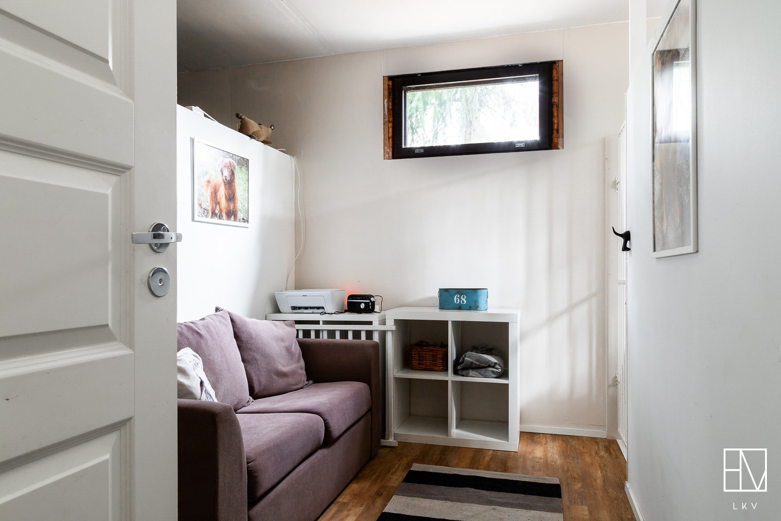 Autotalli, joka on tällä hetkellä harrastekäytössä, mutta on helposti ennallistettavissa.