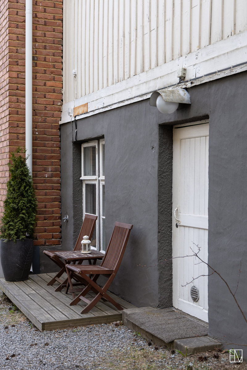 Kulku taloyhtiön saunaosastolle