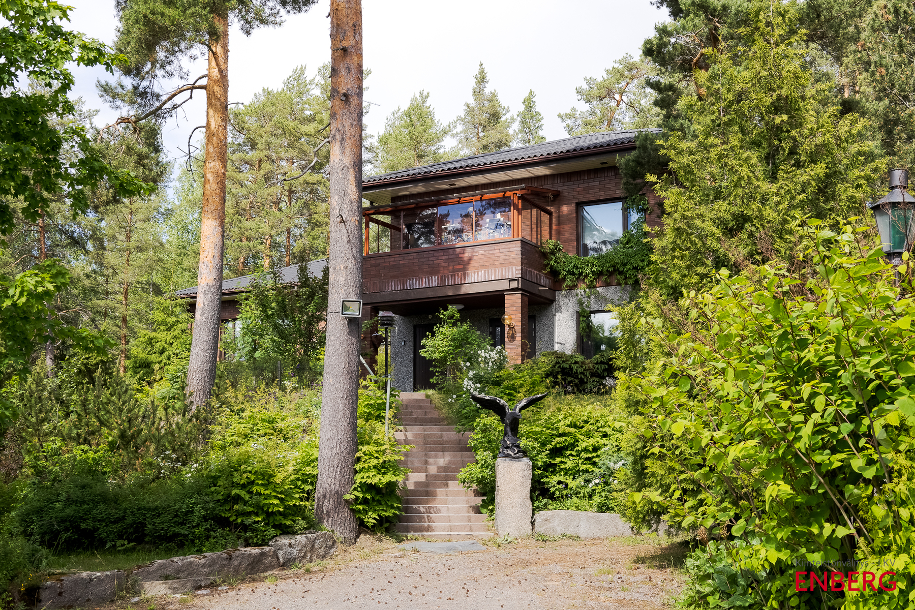 Sisääntulopihaa