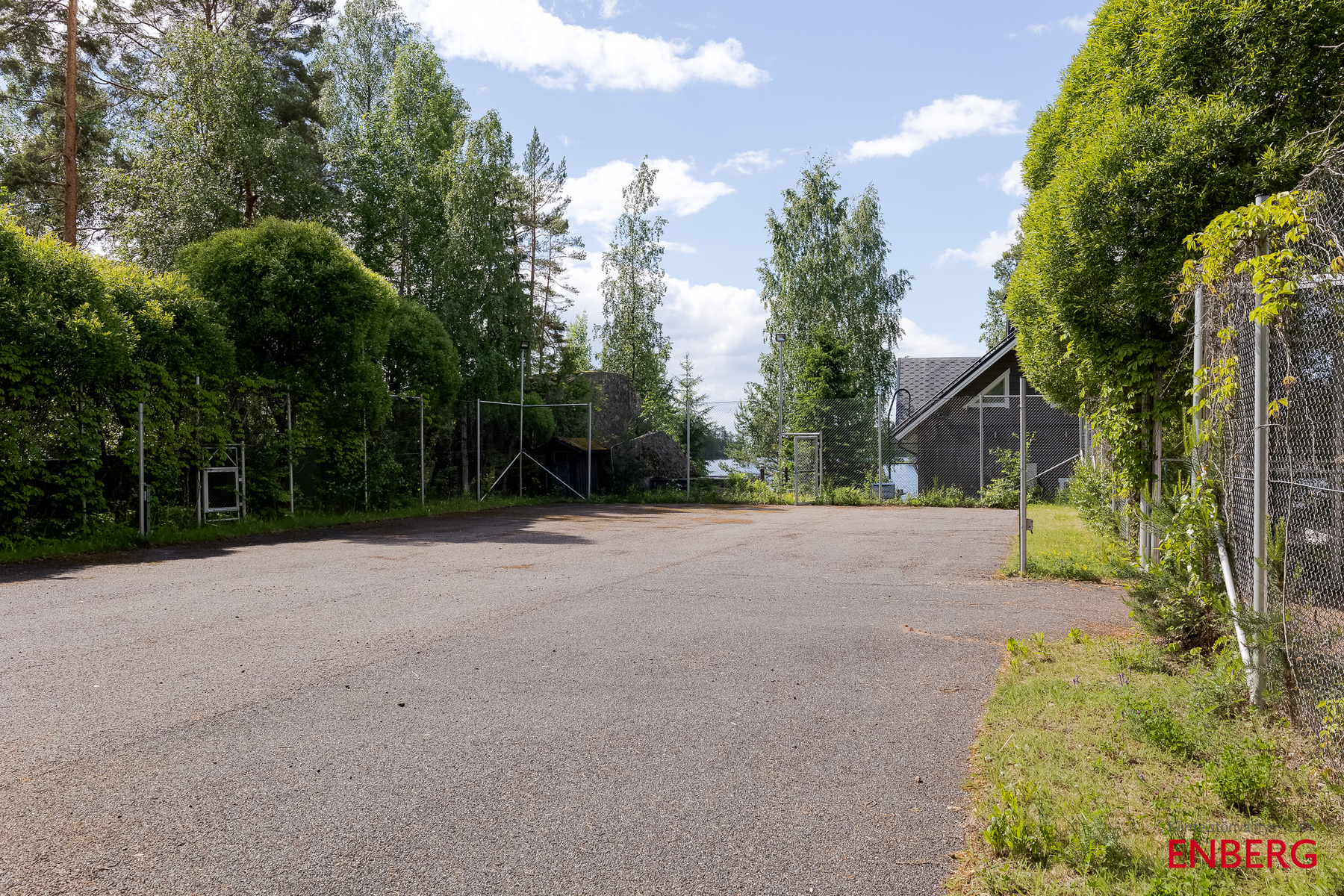 Tenniskenttä