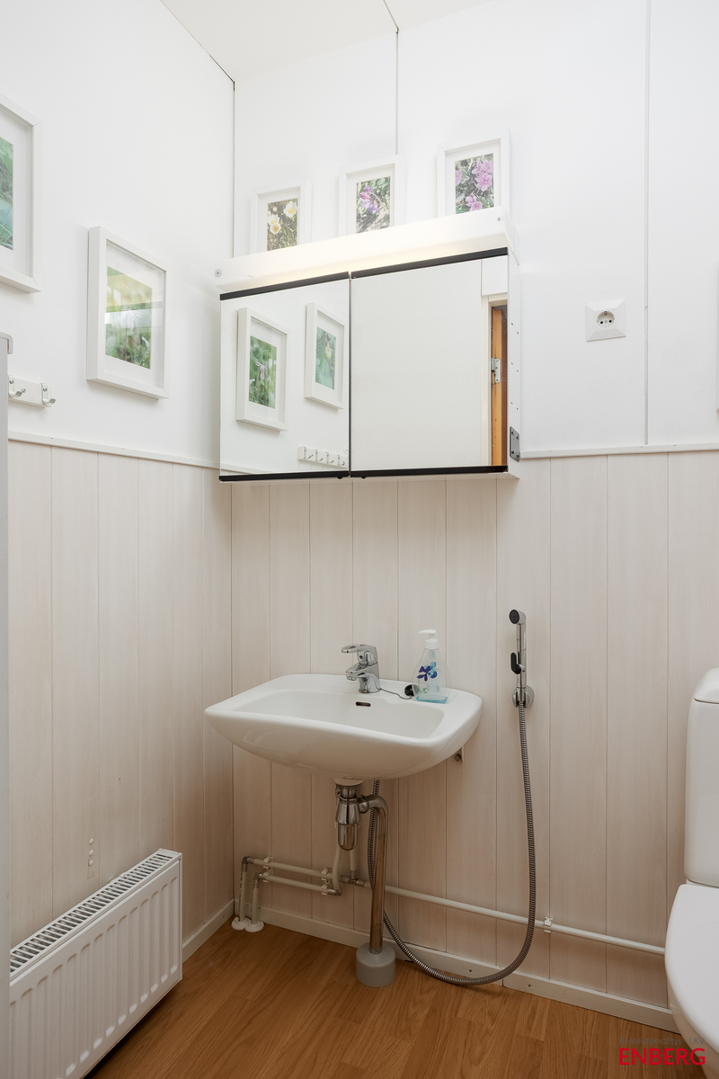 Sisääntulon vieressä oleva WC