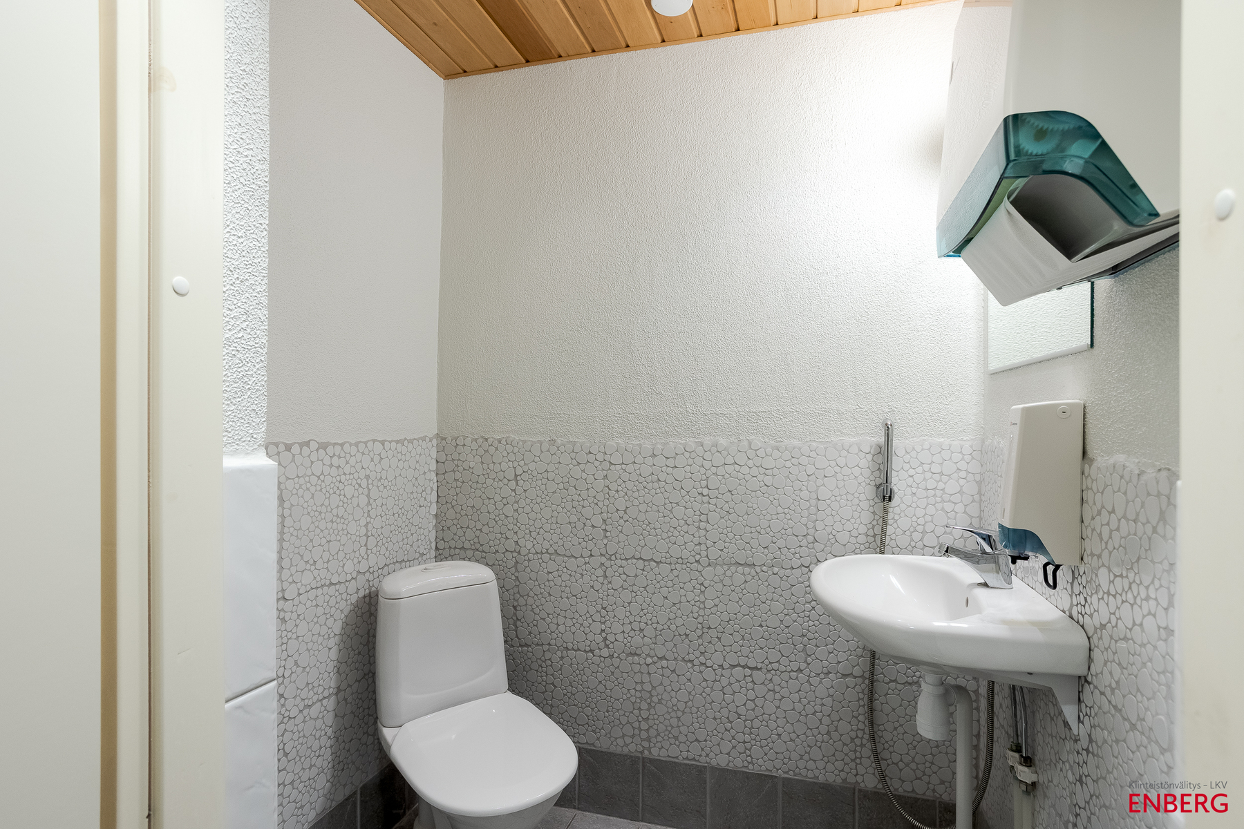 Useita erillisiä wc-tiloja