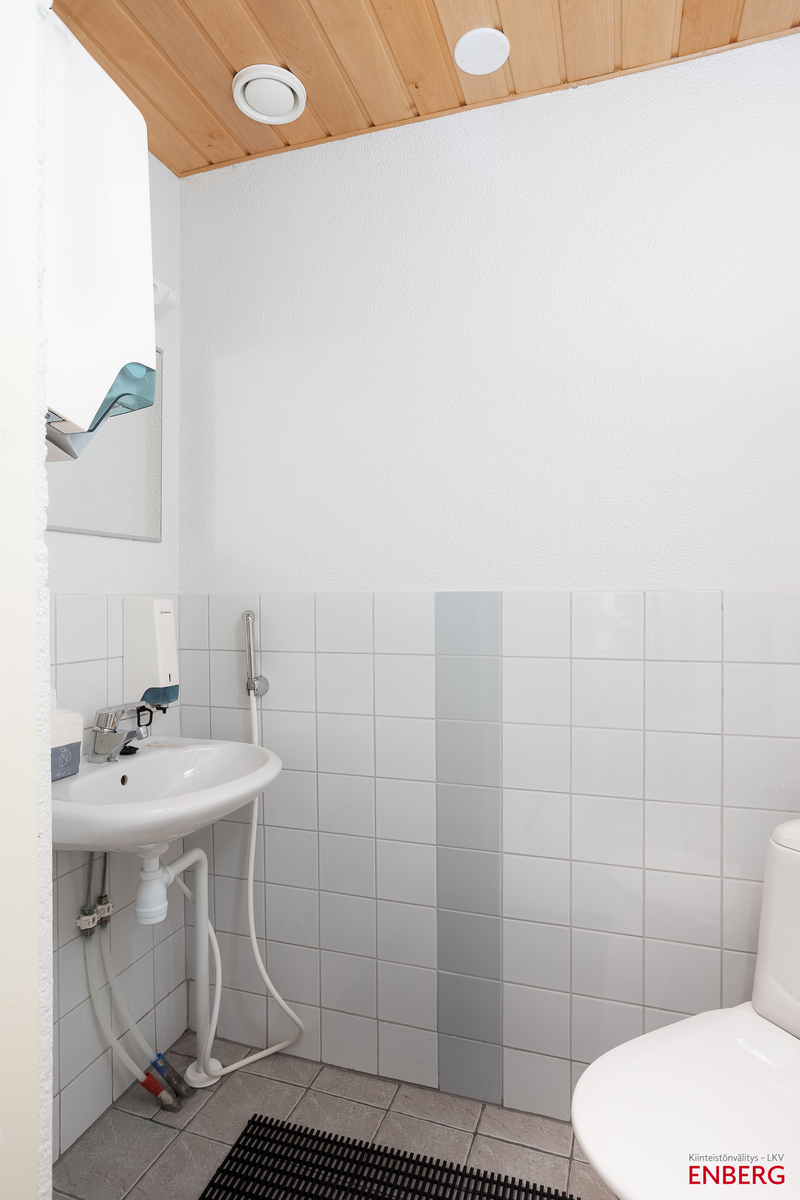 Useita erillisiä wc-tiloja