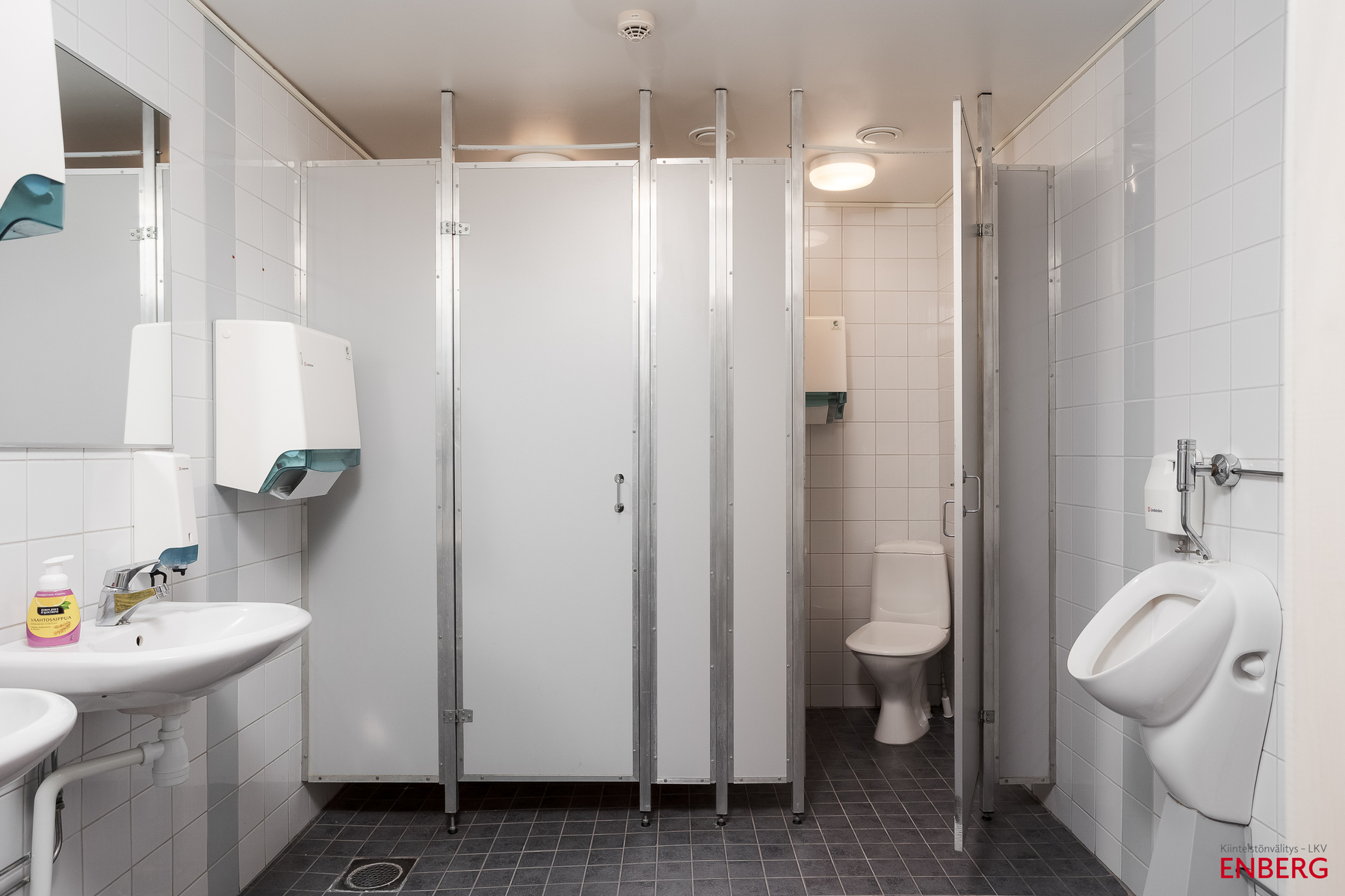 Useita erillisiä wc-tiloja