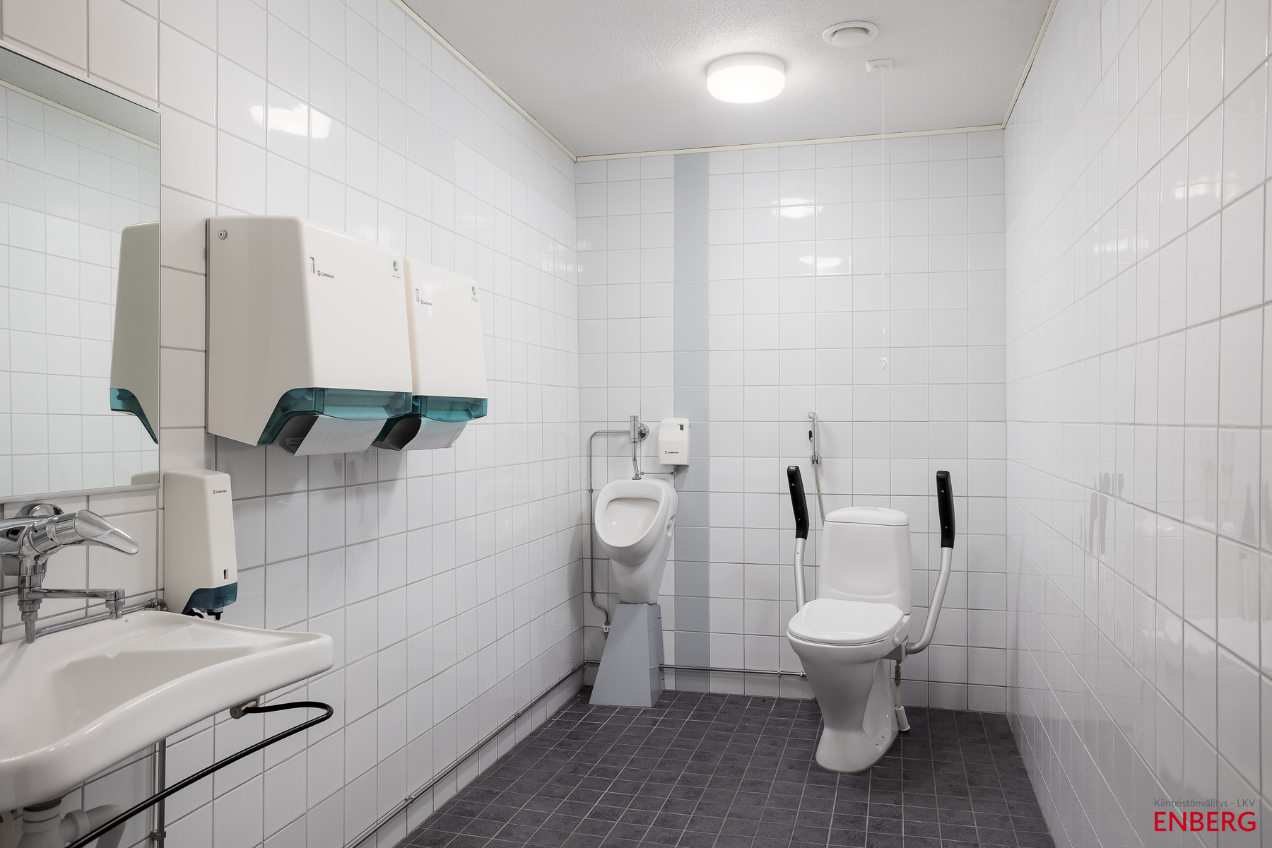 Useita erillisiä wc-tiloja