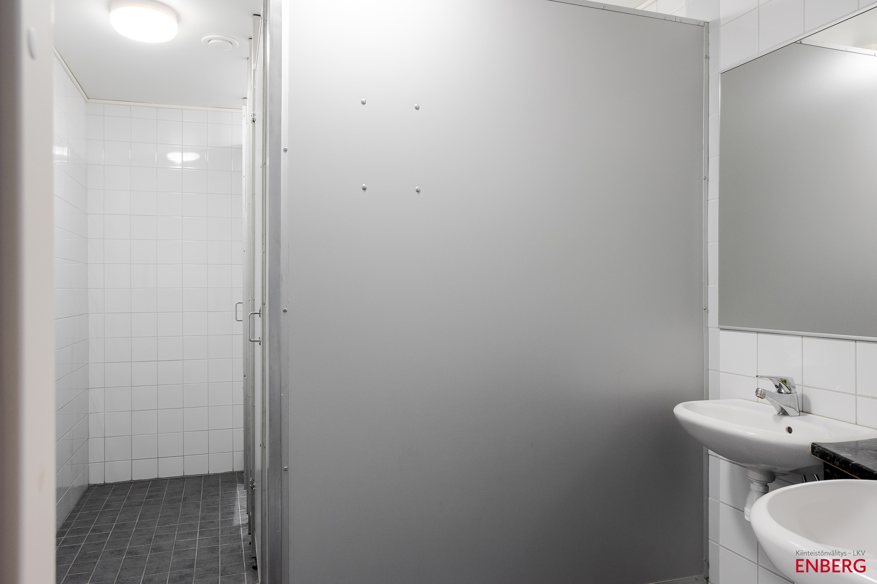 Useita erillisiä wc-tiloja