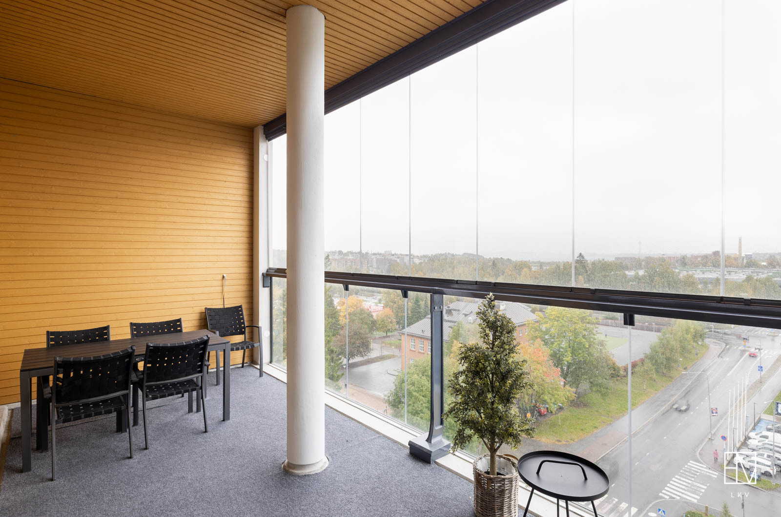 Ylimmän kerroksen tiloja