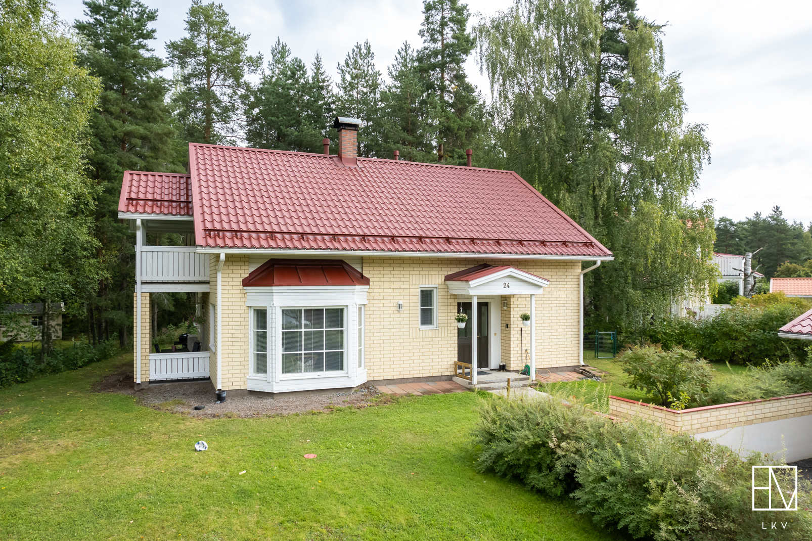 Julkisivu