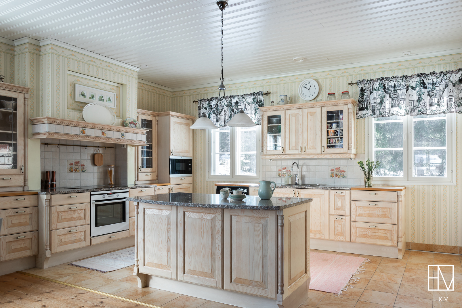 Upea saarni keittiö