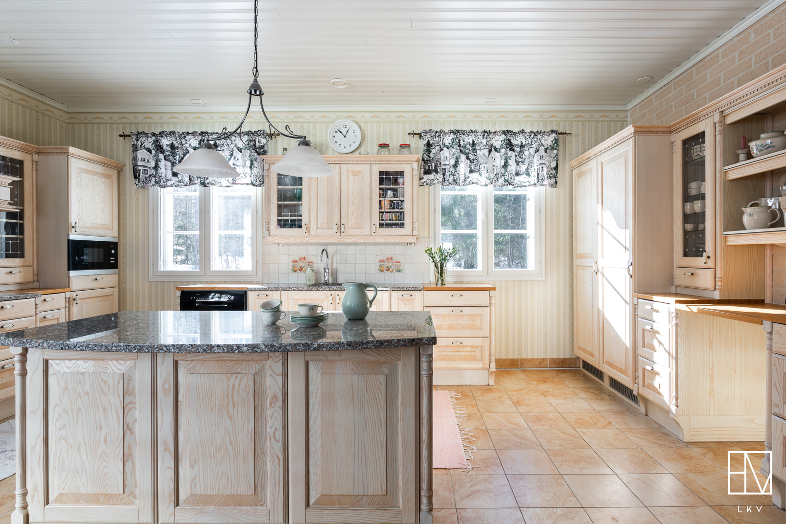 Keittiössä saareke