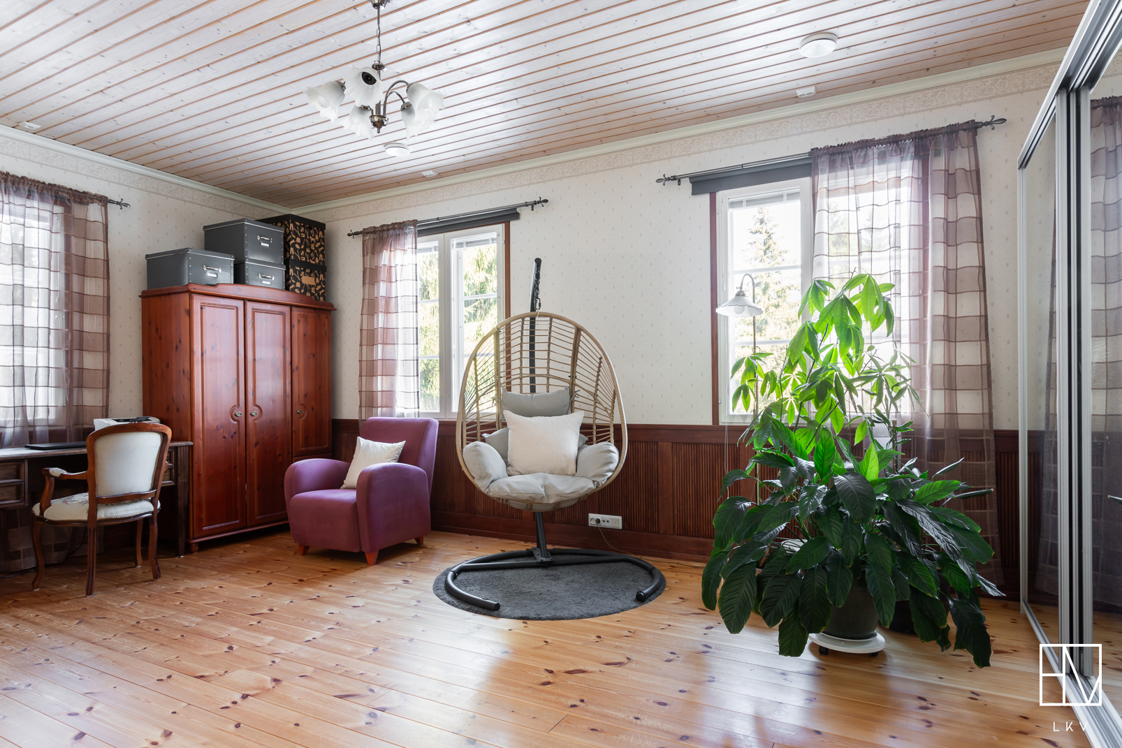 Tästä voi jakaa tarvittessa kaksi huonetta