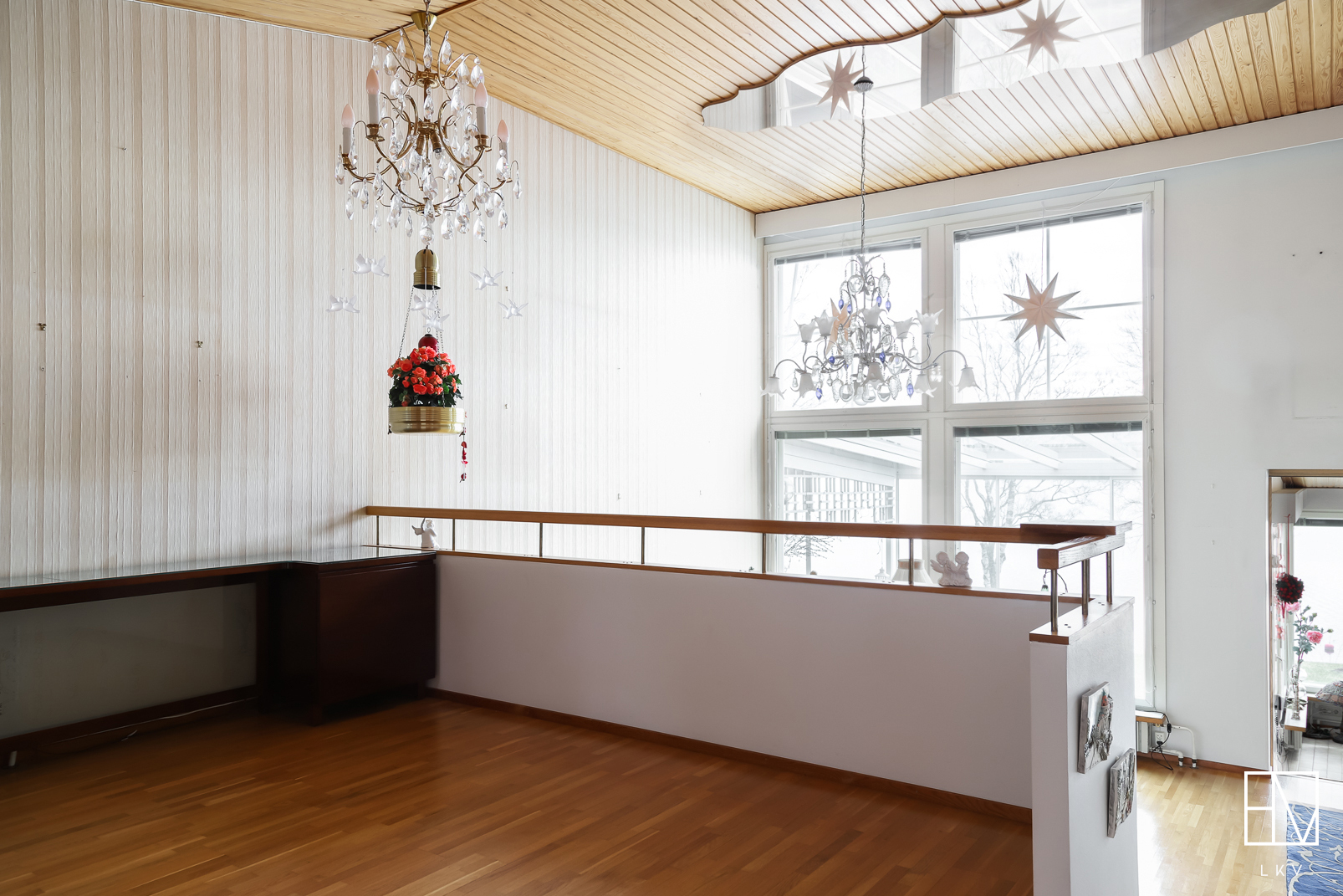 Ruokailutila keittiön yhteydessä