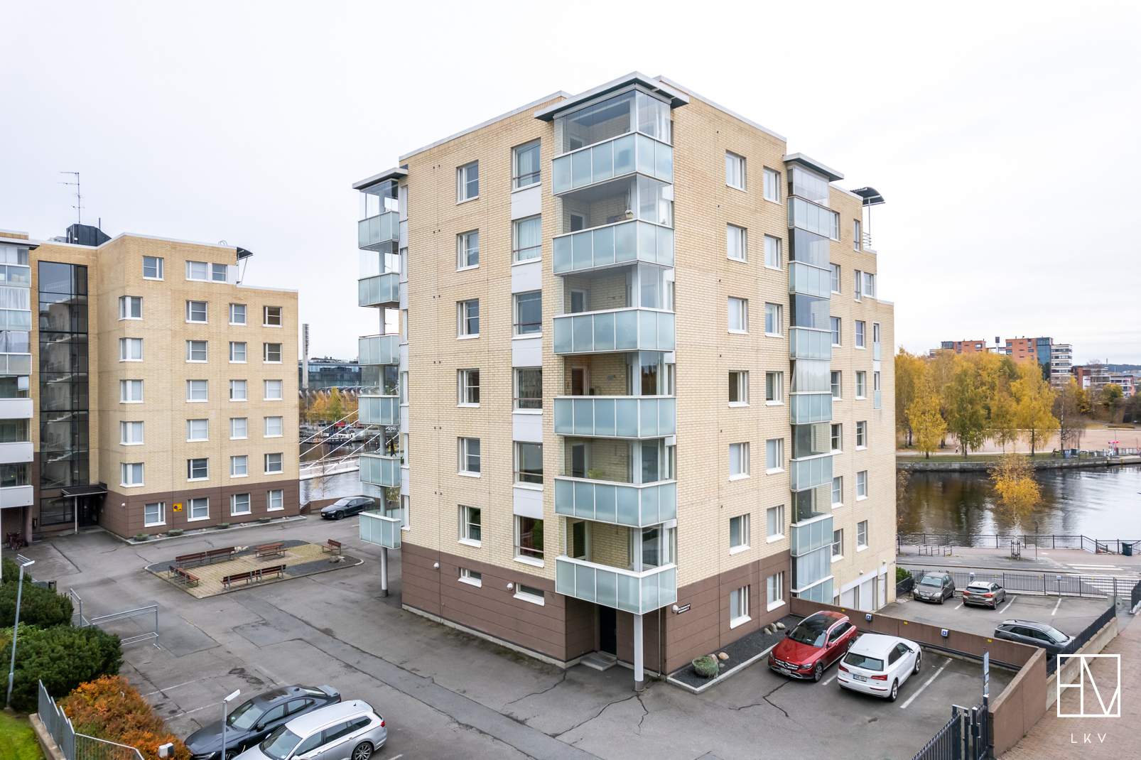 Julkisivu