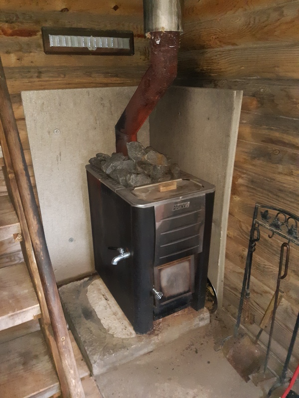 Puulämmitteinen sauna