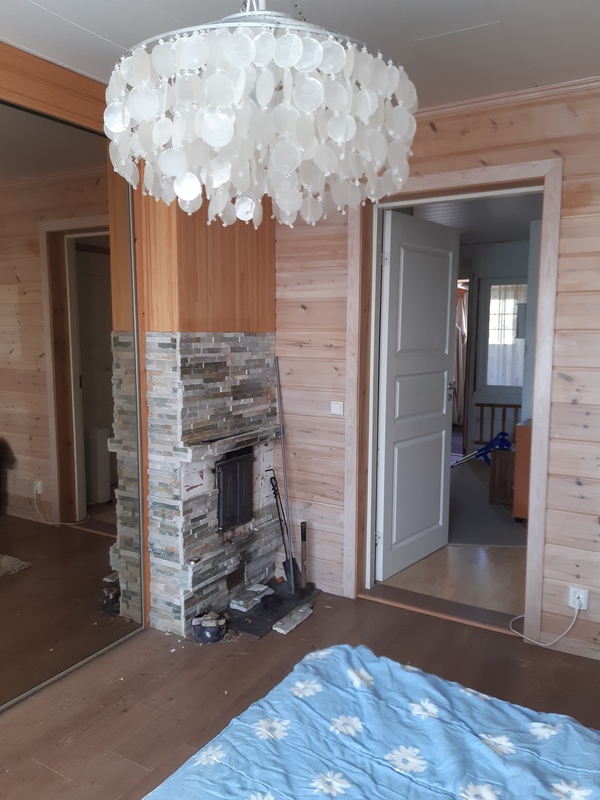 Makuuhuone 2 tulisija