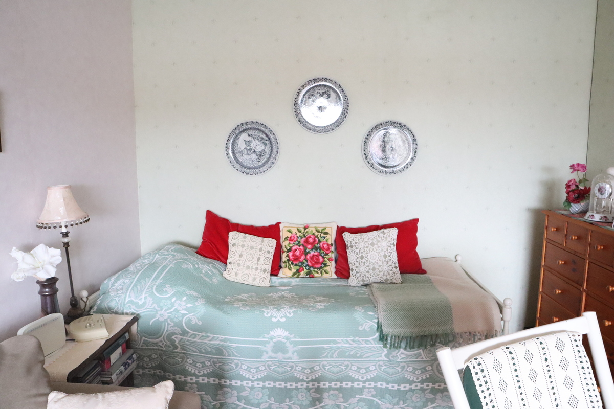 Alkovi, johon mahtuu hyvin sänky