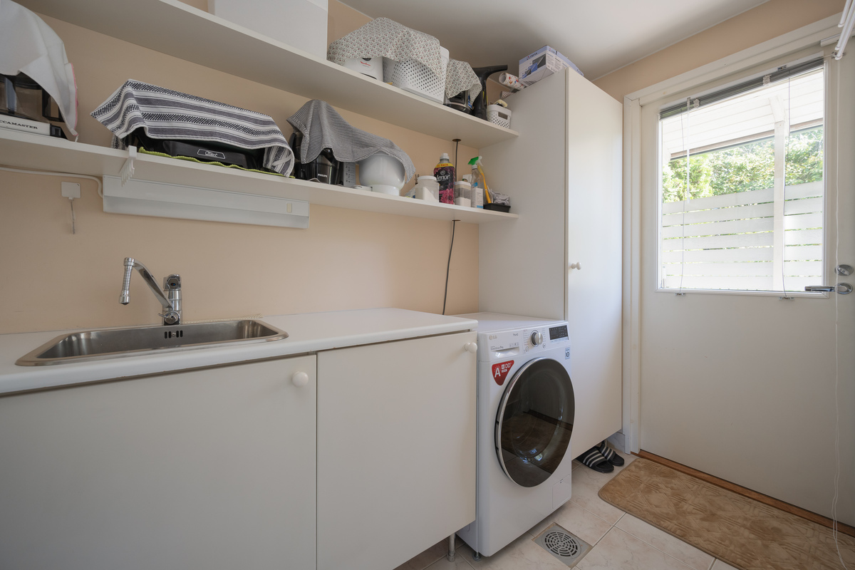 Kodinhoitohuoneesta suora uloskäynti