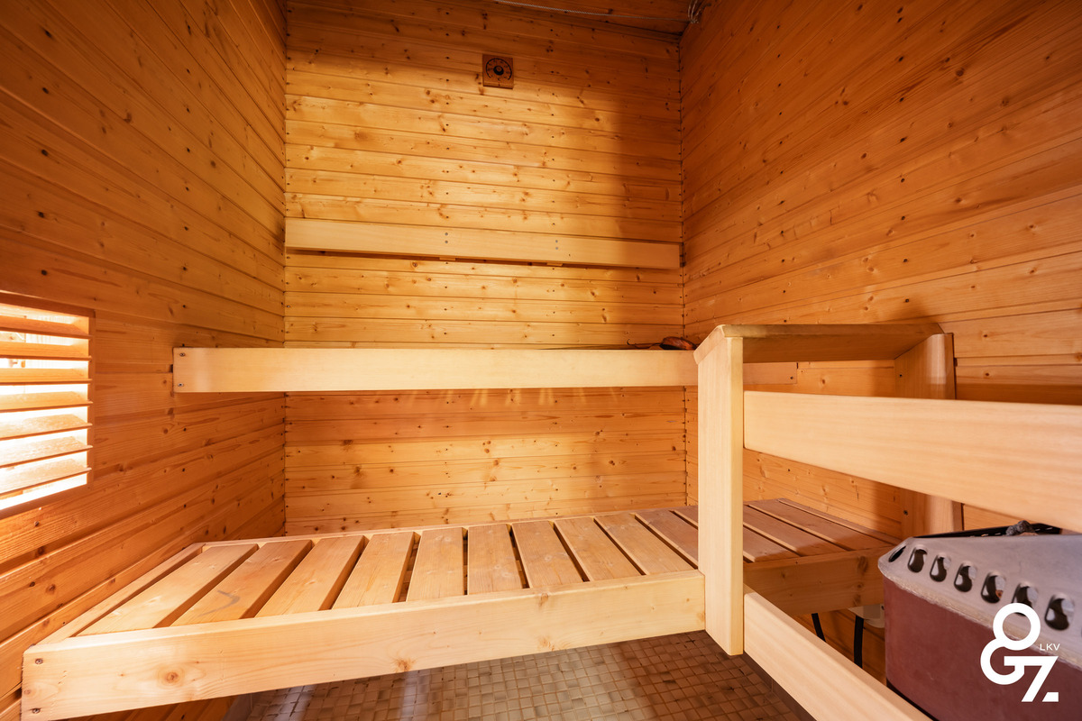 Asunnossa on oma sauna.