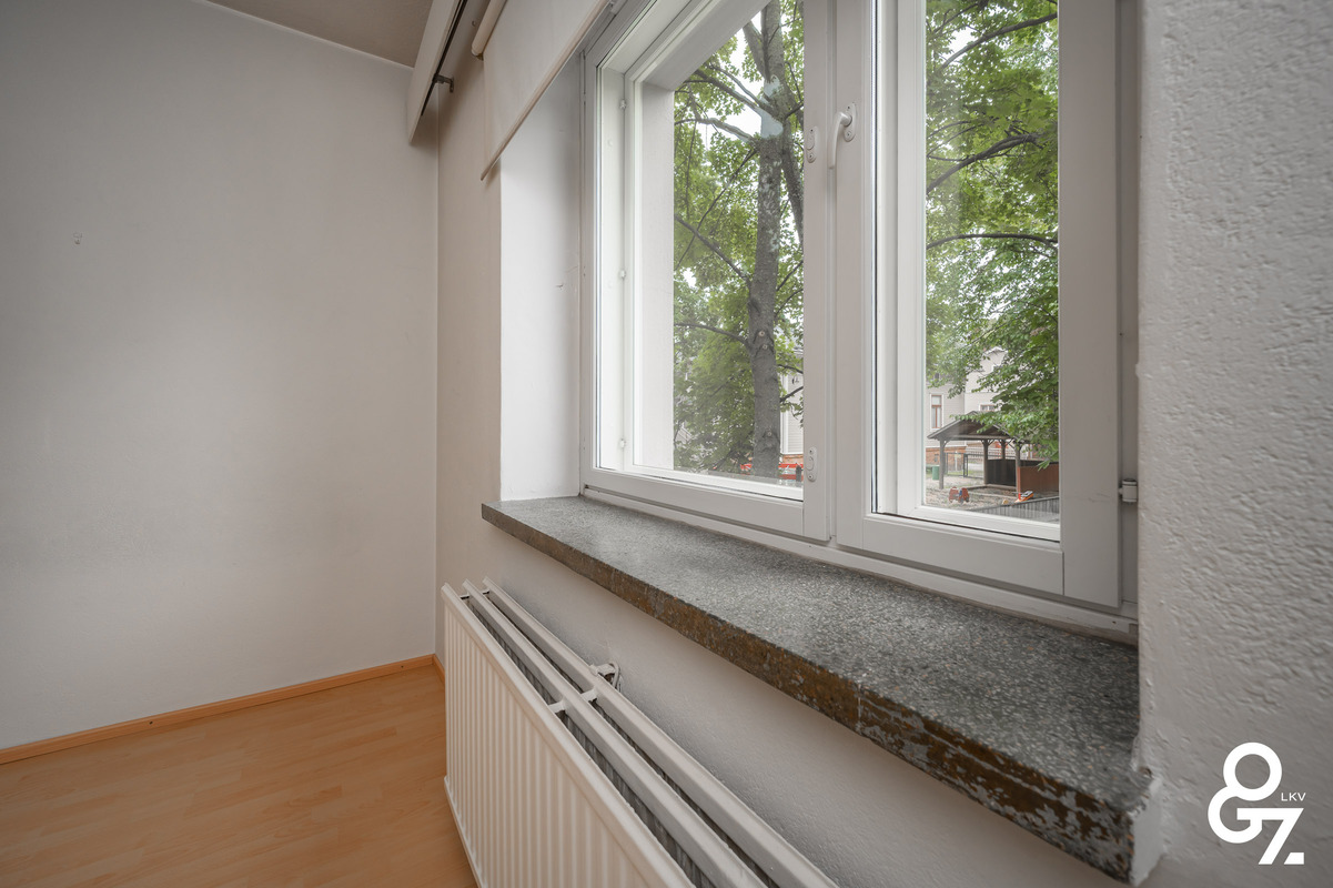 Upea ja leveät kiviset ikkunalaudat