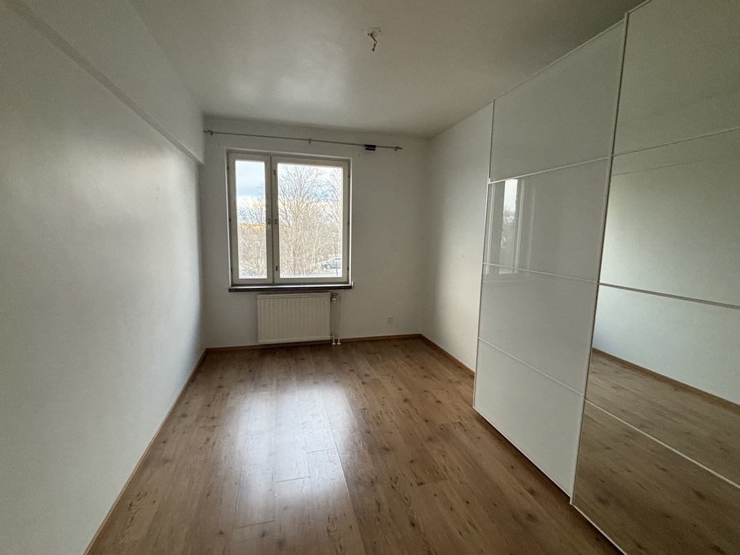 Makuuhuone kaapeilla