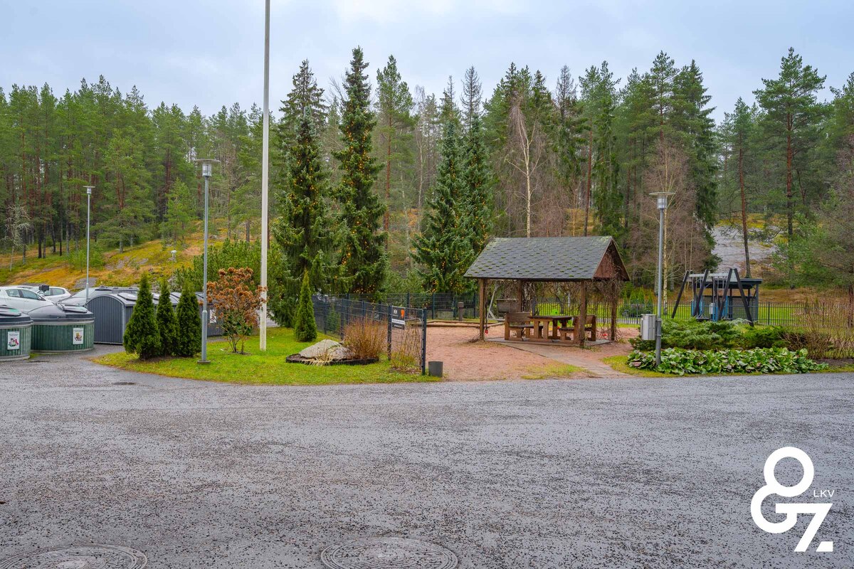 Erittäin viihtyisä piha-alue