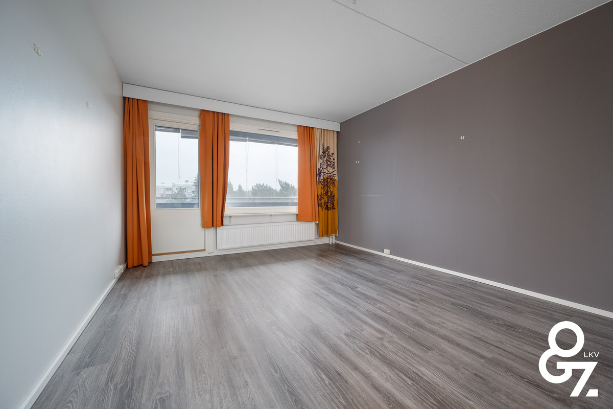 Olohuone josta käynti parvekkeelle