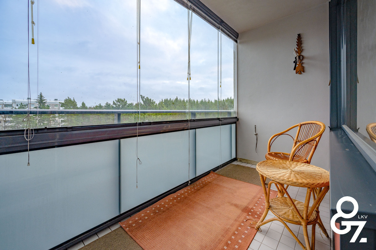 Viihtyisä ja tilaa parveke