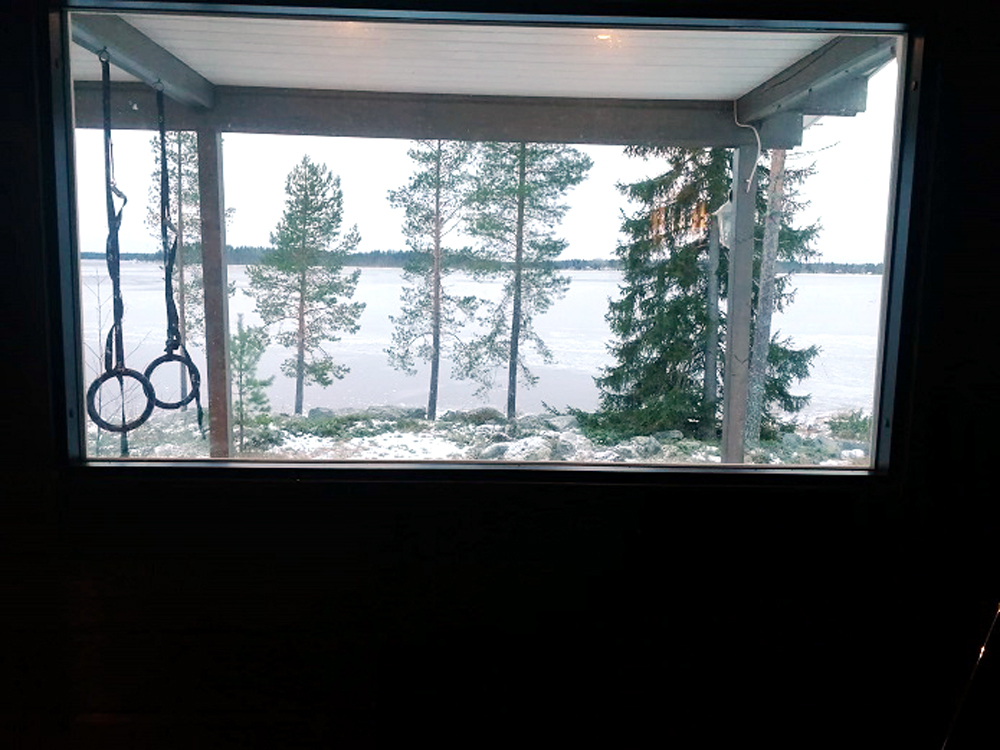 Maisema rantasaunan lauteilta