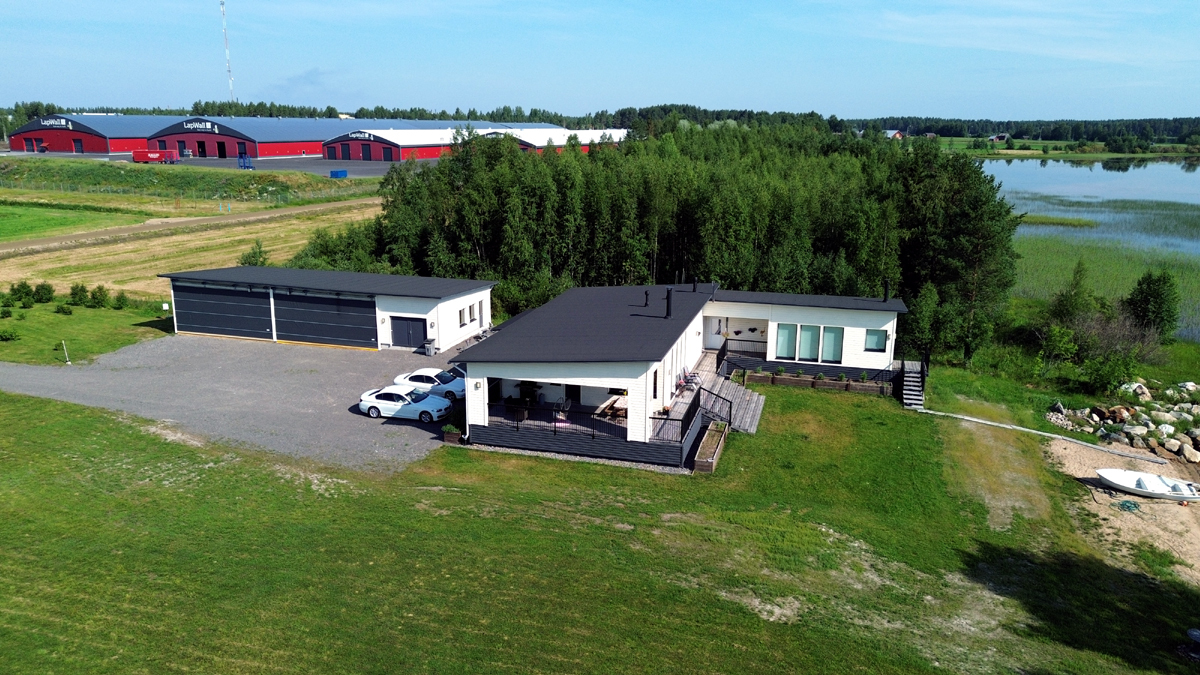 Julkisivu