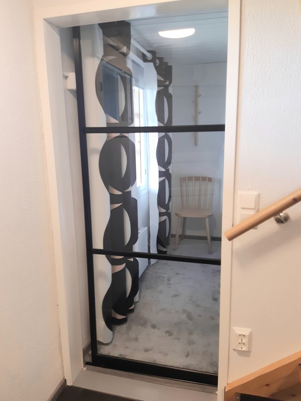 Liukuovi alakerran makuuhuoneeseen