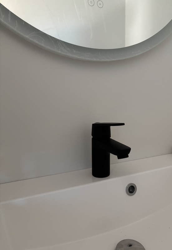 Pienen wc:n kalusteita