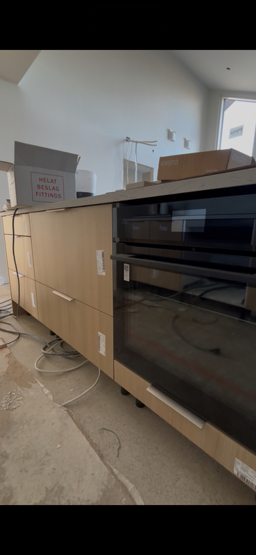 Keittiön kalusteita saareke